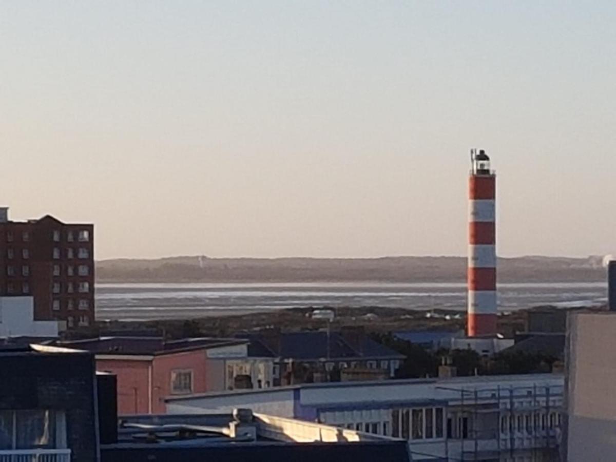Berck: Front De Mer Avec Vue Sur La Plage Bagian luar foto